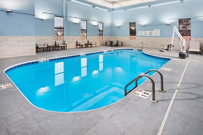 Holiday Inn Express Cleveland Airport - Brook Park by IHG Cleveland room