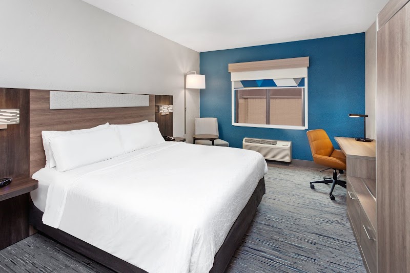 Holiday Inn Express Cleveland Airport - Brook Park by IHG Cleveland amenities