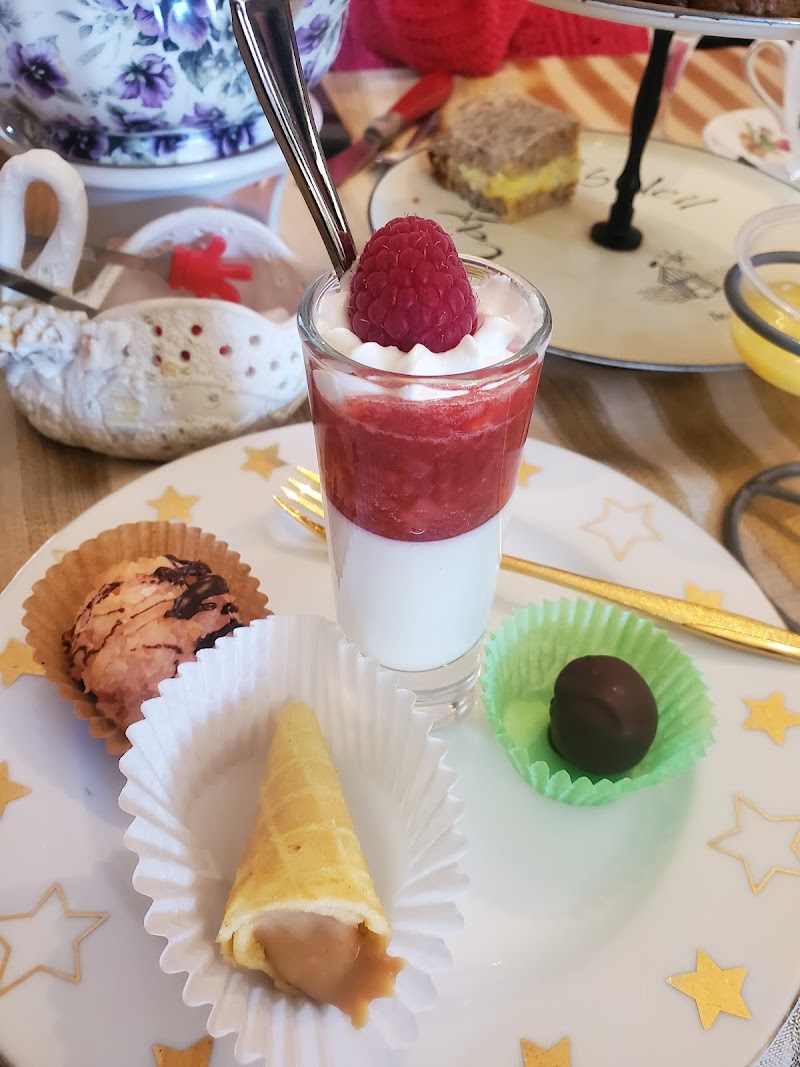Emerald Necklace Tearoom and Inn Cleveland amenities