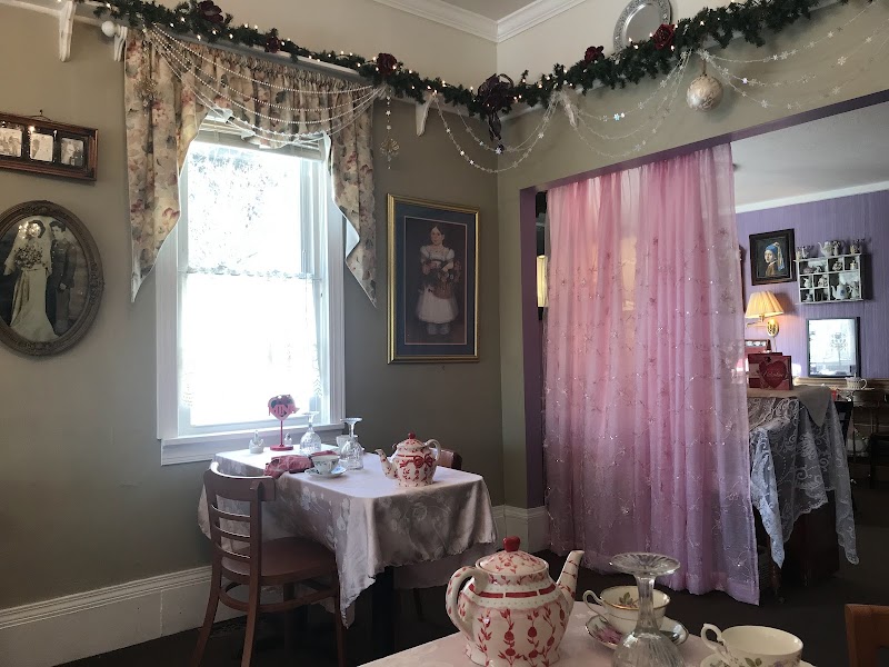 Emerald Necklace Tearoom and Inn Cleveland amenities
