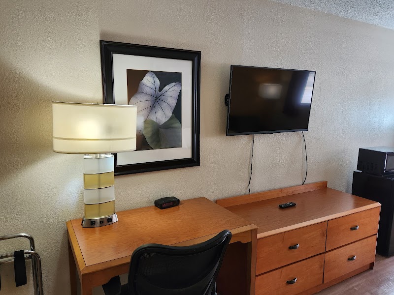 WestSpring Inn Cleveland - Westlake Cleveland amenities