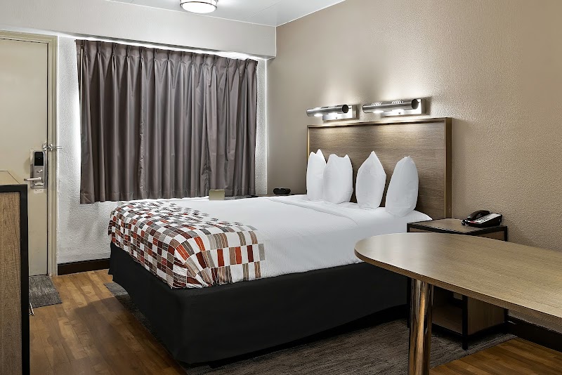 Red Roof Inn Cleveland - Independence Cleveland amenities