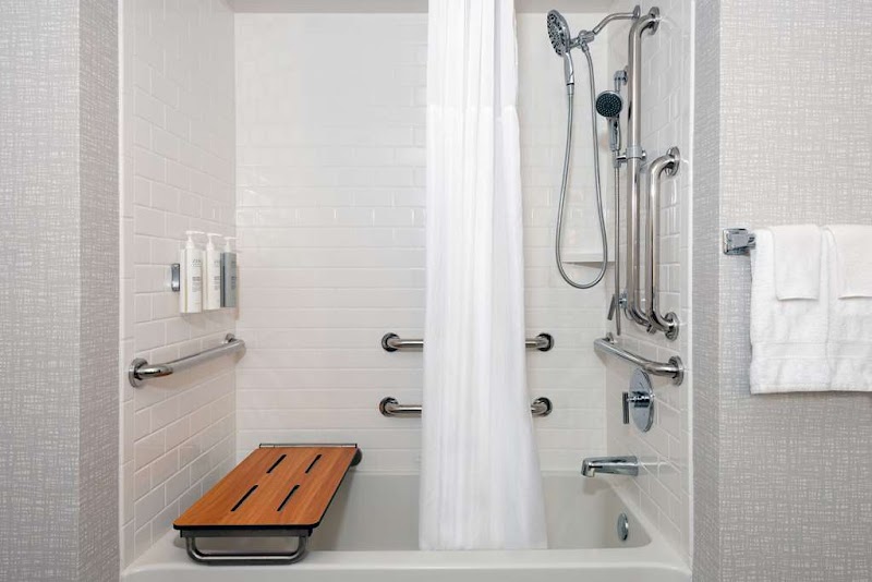 Hampton Inn & Suites Cleveland-Beachwood Cleveland amenities
