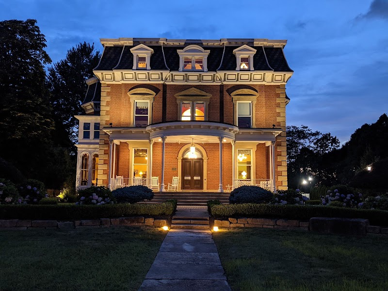 Steele Mansion Inn & Gathering Hub Cleveland amenities
