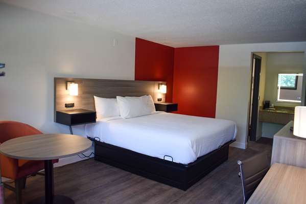 Ramada by Wyndham Cleveland Airport West Cleveland amenities