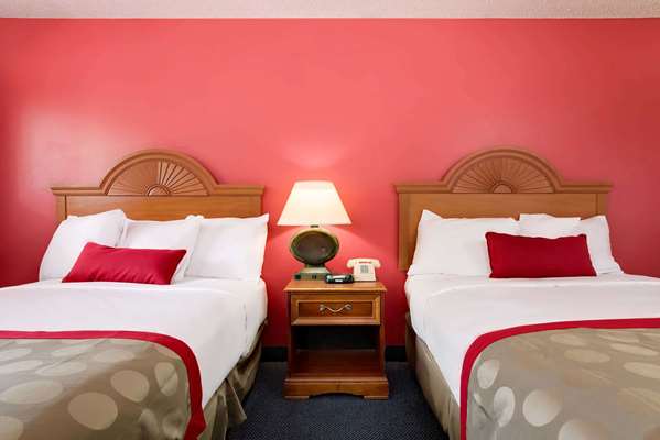 Ramada by Wyndham Cleveland Airport West Cleveland amenities