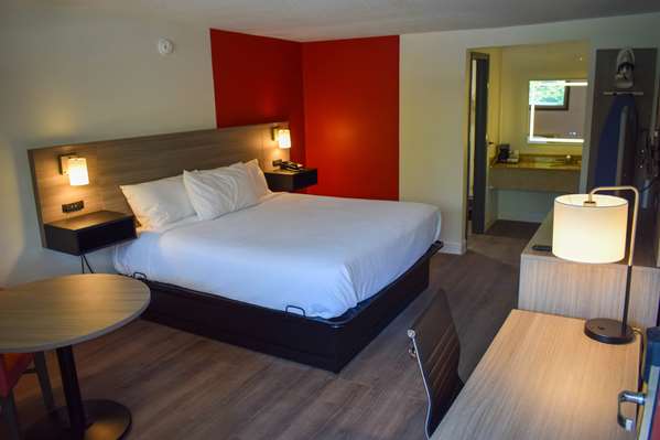 Ramada by Wyndham Cleveland Airport West Cleveland amenities