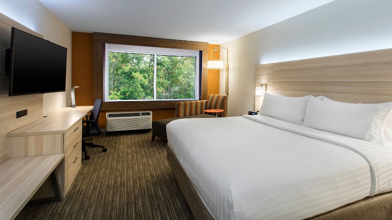 Holiday Inn Express & Suites Medina by IHG Cleveland lobby