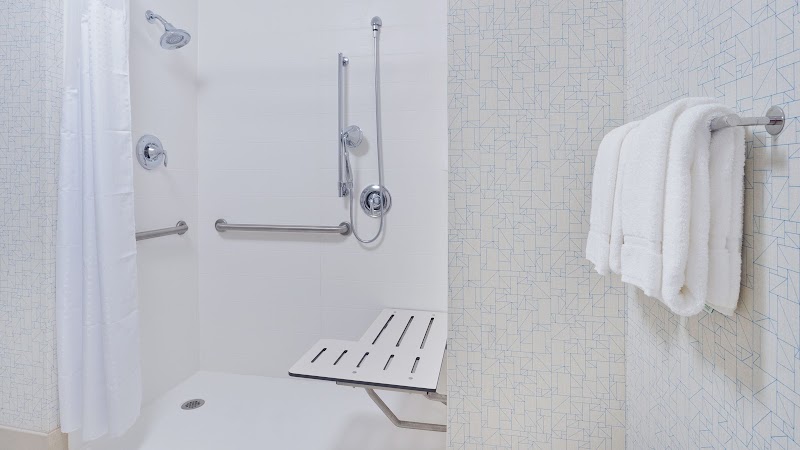Holiday Inn Express & Suites Medina by IHG Cleveland amenities