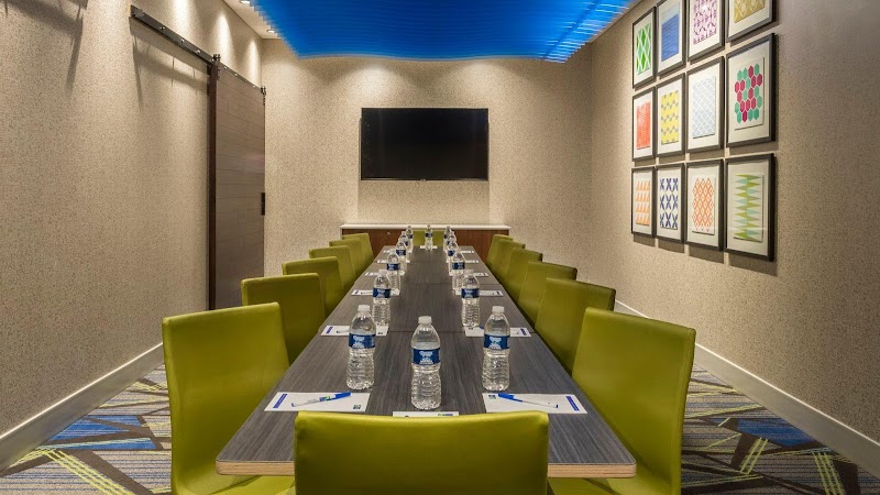 Holiday Inn Express & Suites Medina by IHG Cleveland amenities