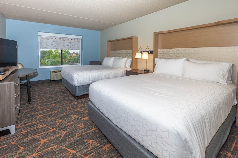 Holiday Inn Cleveland-S Independence by IHG Cleveland amenities