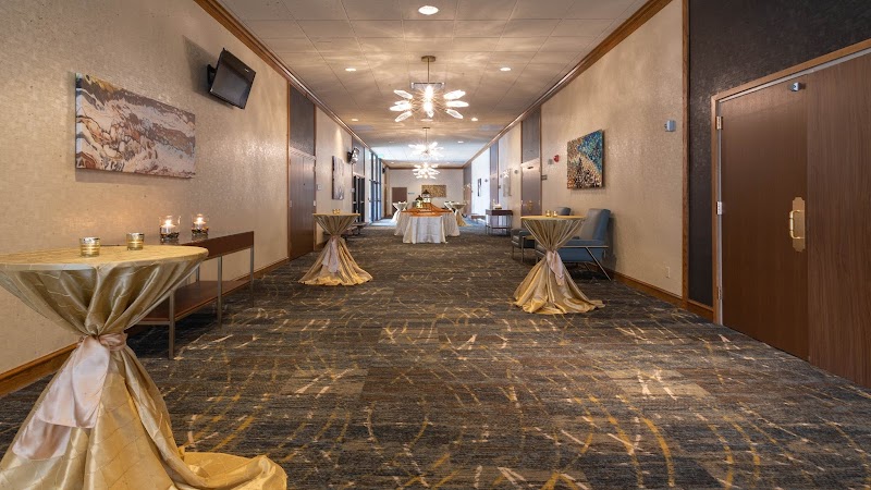Holiday Inn Cleveland-S Independence by IHG Cleveland amenities
