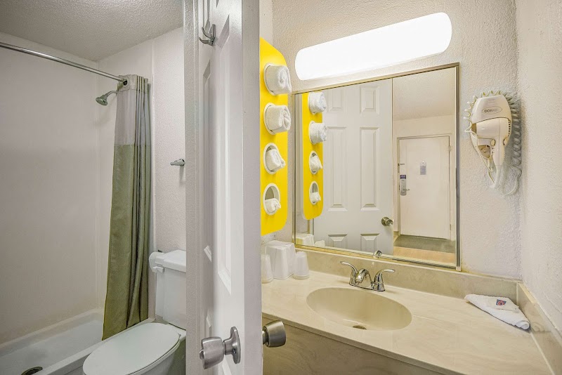 Motel 6 North Ridgeville, OH - Cleveland Intl Airport - N Ridgeville Cleveland room