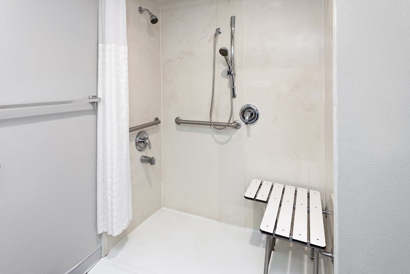 La Quinta Inn by Wyndham Cleveland Independence Cleveland amenities