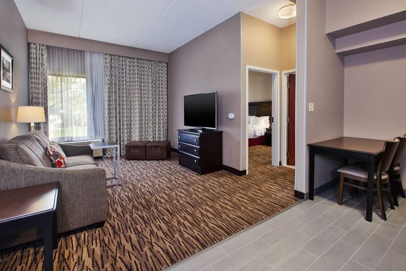 Hampton Inn & Suites Cleveland-Airport/Middleburg Heights Cleveland amenities
