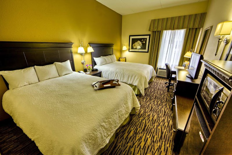 Hampton Inn & Suites Cleveland-Airport/Middleburg Heights Cleveland amenities