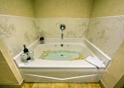 Hampton Inn & Suites Cleveland-Airport/Middleburg Heights Cleveland amenities