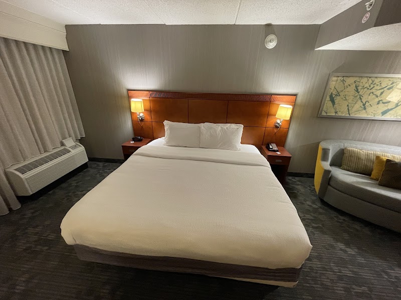 Courtyard by Marriott Cleveland Beachwood Cleveland amenities