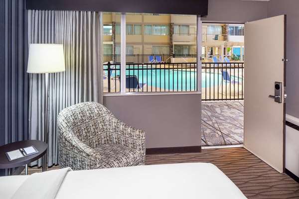 Wyndham Garden Westlake Cleveland lobby