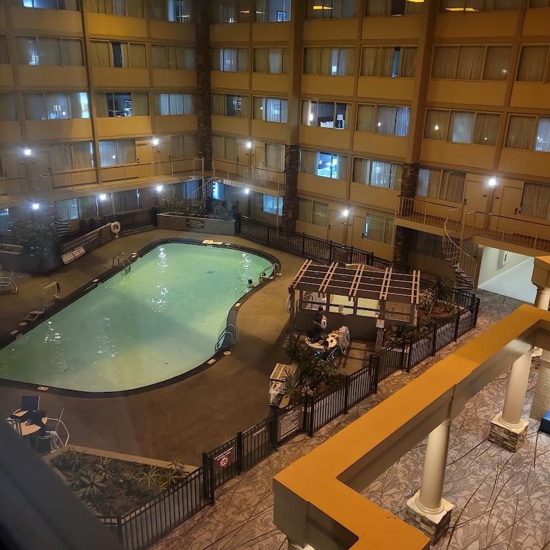 Wyndham Garden Westlake Cleveland room