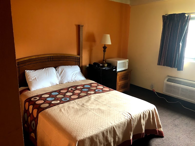 Economy Inn & Suites Cleveland amenities