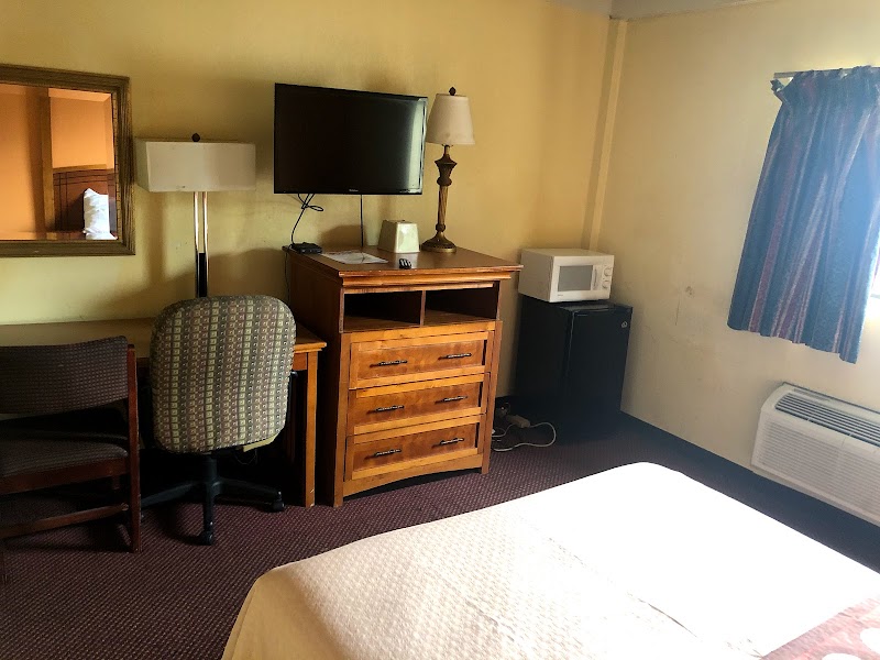 Economy Inn & Suites Cleveland amenities