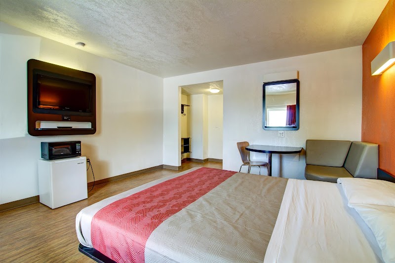 Motel 6 Richfield, OH Cleveland room