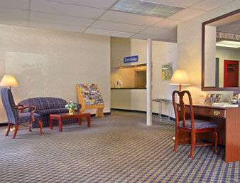 Travelodge by Wyndham Cleveland Lakewood Cleveland amenities