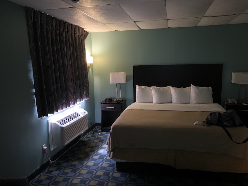 Travelodge by Wyndham Cleveland Lakewood Cleveland amenities