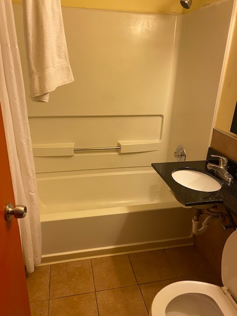 Travelodge by Wyndham Cleveland Lakewood Cleveland amenities