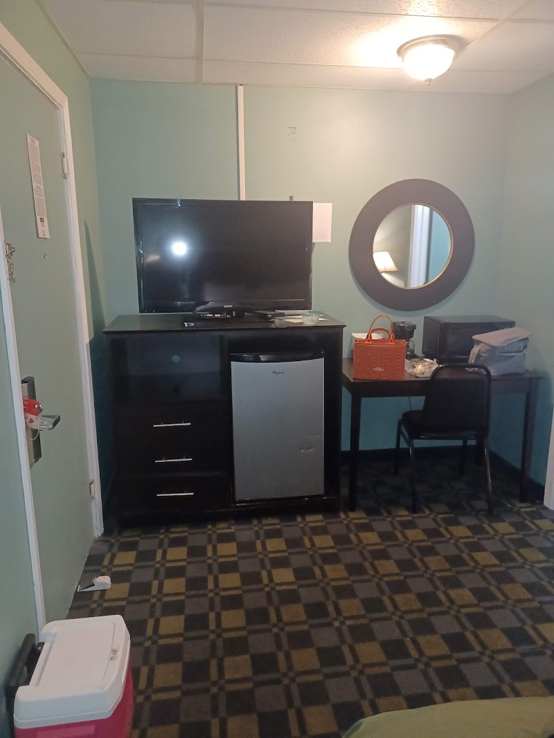 Travelodge by Wyndham Cleveland Lakewood Cleveland amenities