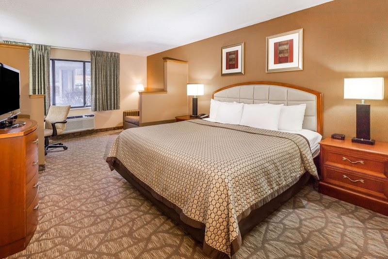 Quality Inn & Suites Richfield Cleveland lobby