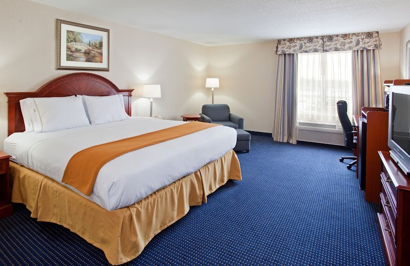 Holiday Inn Express & Suites Cleveland-Richfield by IHG Cleveland amenities
