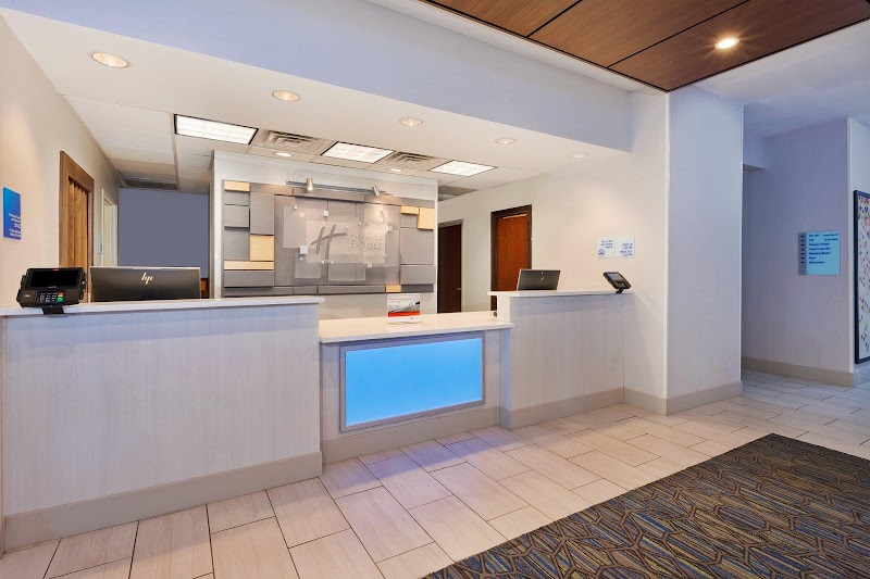 Holiday Inn Express & Suites Cleveland-Richfield by IHG Cleveland amenities