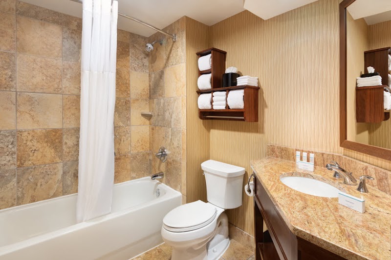 Hampton Inn Cleveland-Downtown Cleveland room