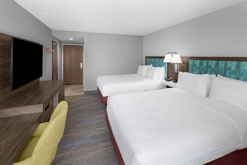 Hampton Inn Cleveland-Downtown Cleveland amenities