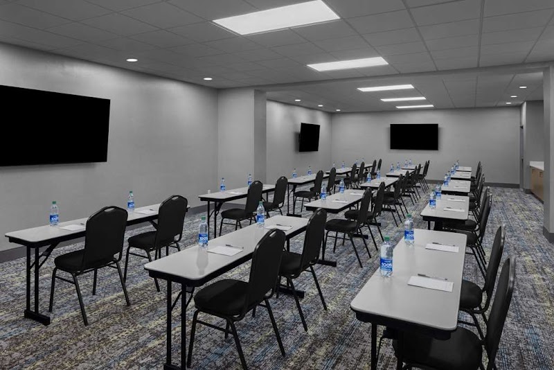 Hampton Inn Cleveland-Downtown Cleveland amenities