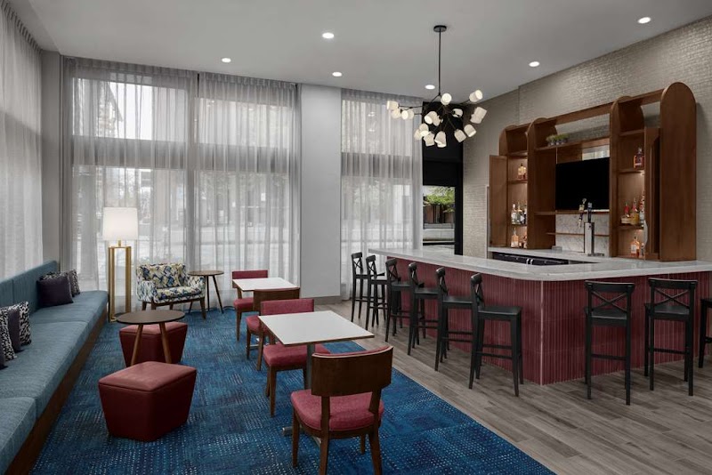 Hampton Inn Cleveland-Downtown Cleveland amenities