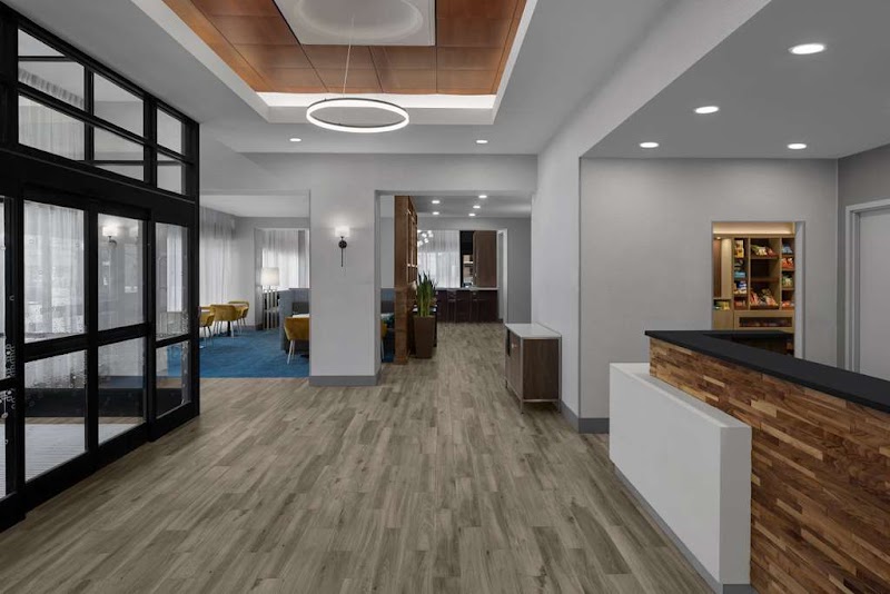 Hampton Inn Cleveland-Downtown Cleveland amenities