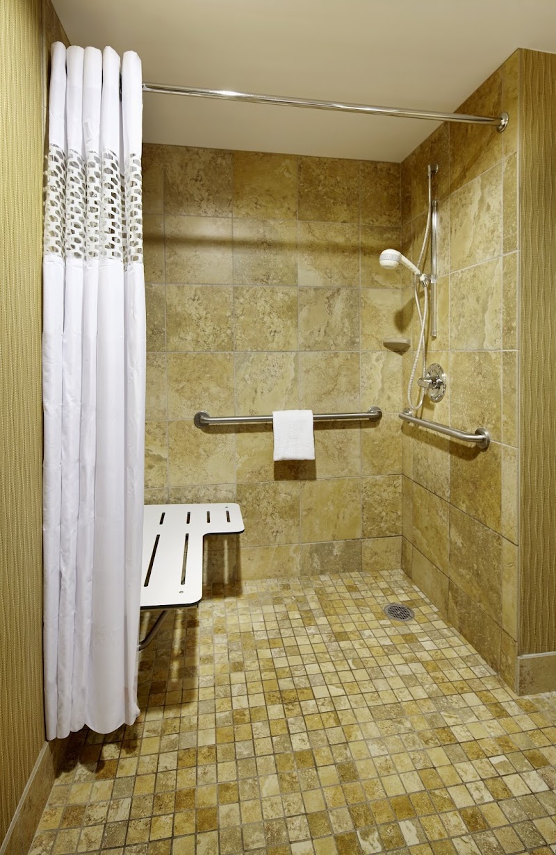 Hampton Inn Cleveland-Downtown Cleveland amenities