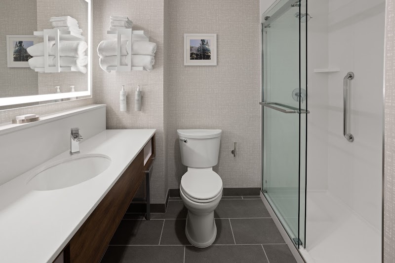 Hampton Inn Cleveland Airport-Tiedeman Rd Cleveland amenities