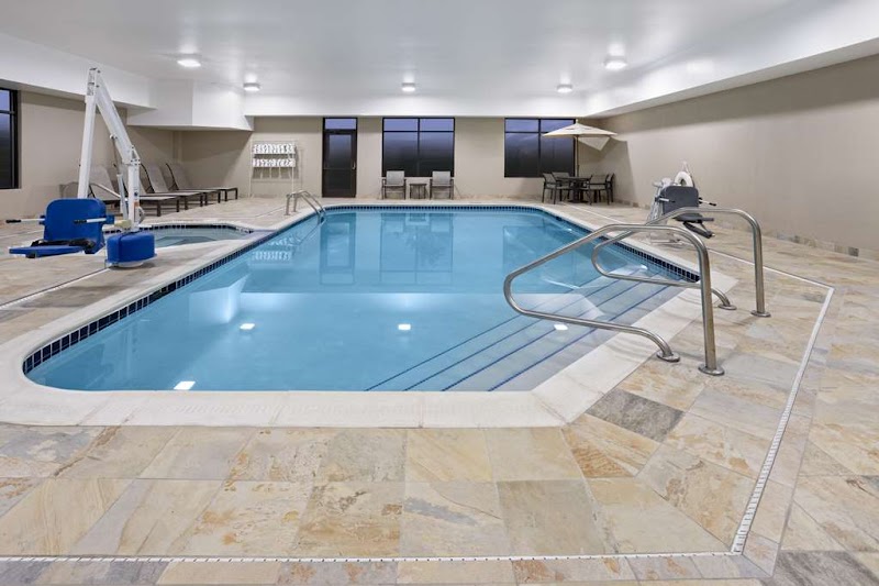 Hampton Inn Cleveland Airport-Tiedeman Rd Cleveland amenities