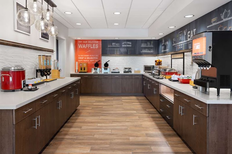 Hampton Inn Cleveland Airport-Tiedeman Rd Cleveland amenities