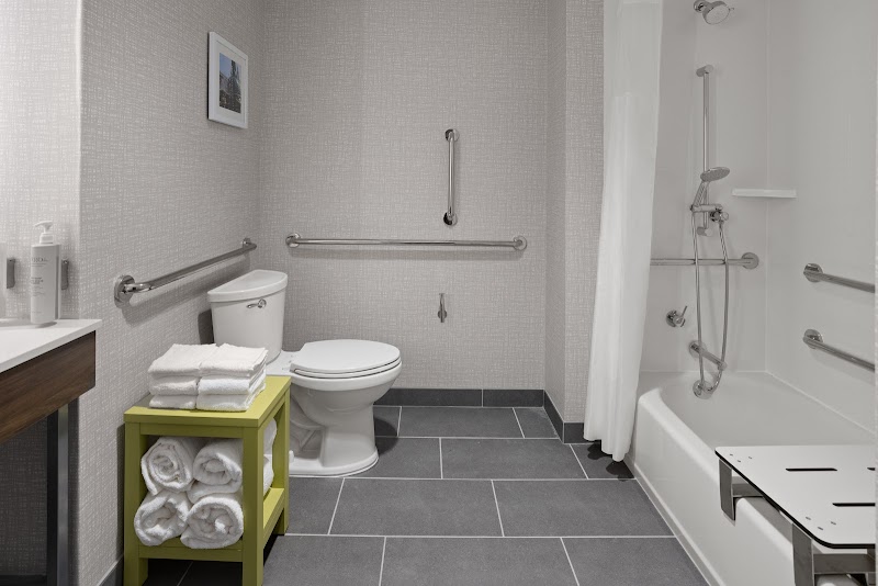 Hampton Inn Cleveland Airport-Tiedeman Rd Cleveland amenities