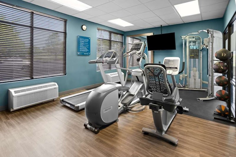 Hampton Inn Cleveland Airport-Tiedeman Rd Cleveland amenities