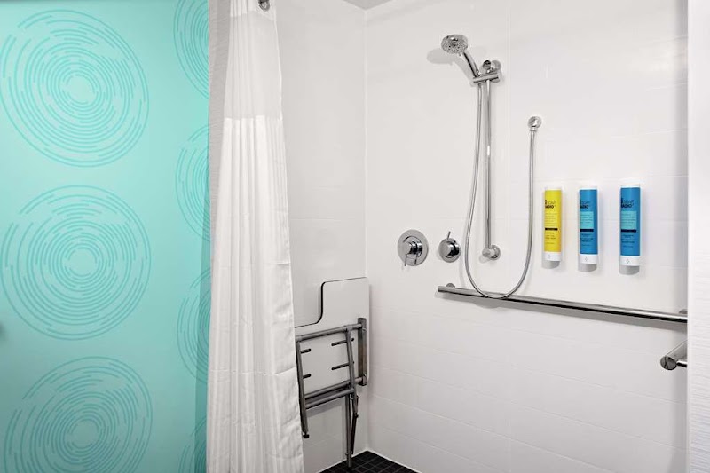 Tru by Hilton Cleveland Midtown Cleveland amenities