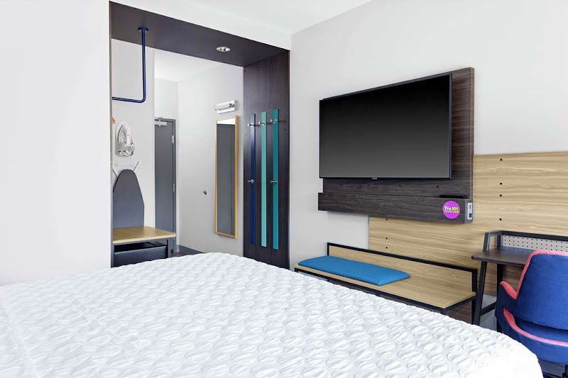 Tru by Hilton Cleveland Midtown Cleveland amenities