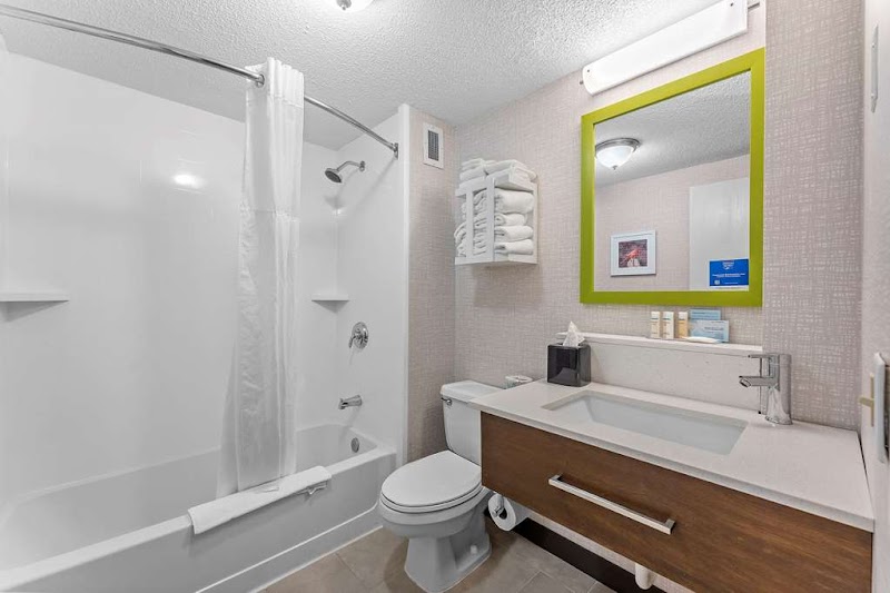 Hampton Inn Cleveland-Westlake Cleveland room
