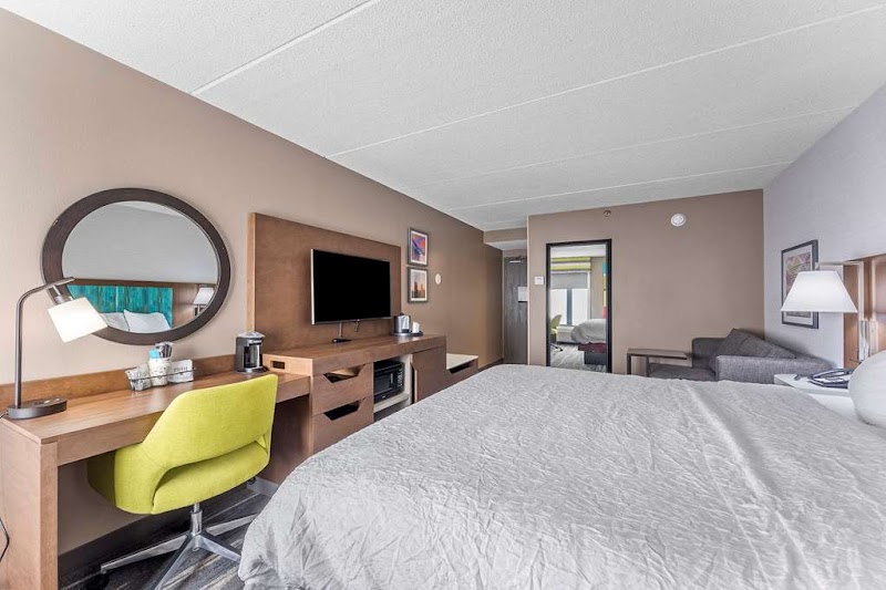Hampton Inn Cleveland-Westlake Cleveland amenities