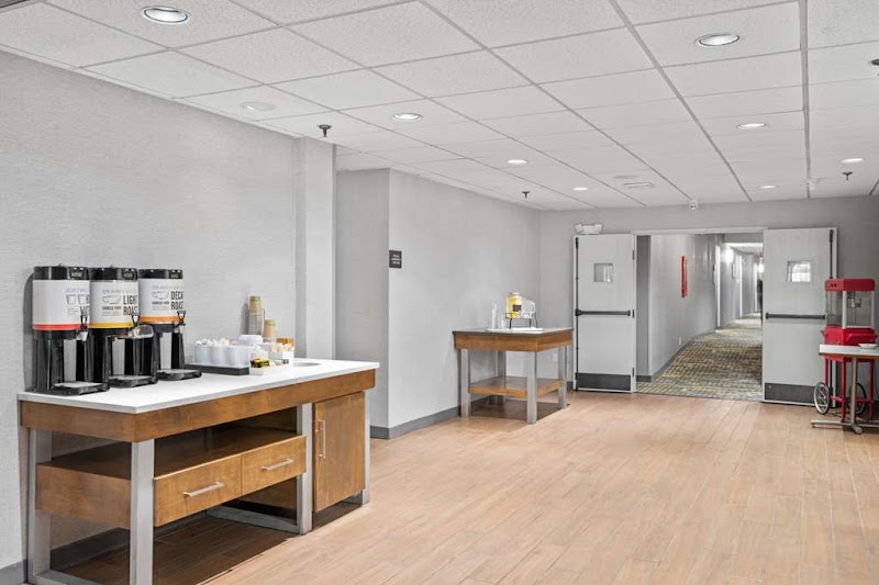 Hampton Inn Cleveland-Westlake Cleveland amenities